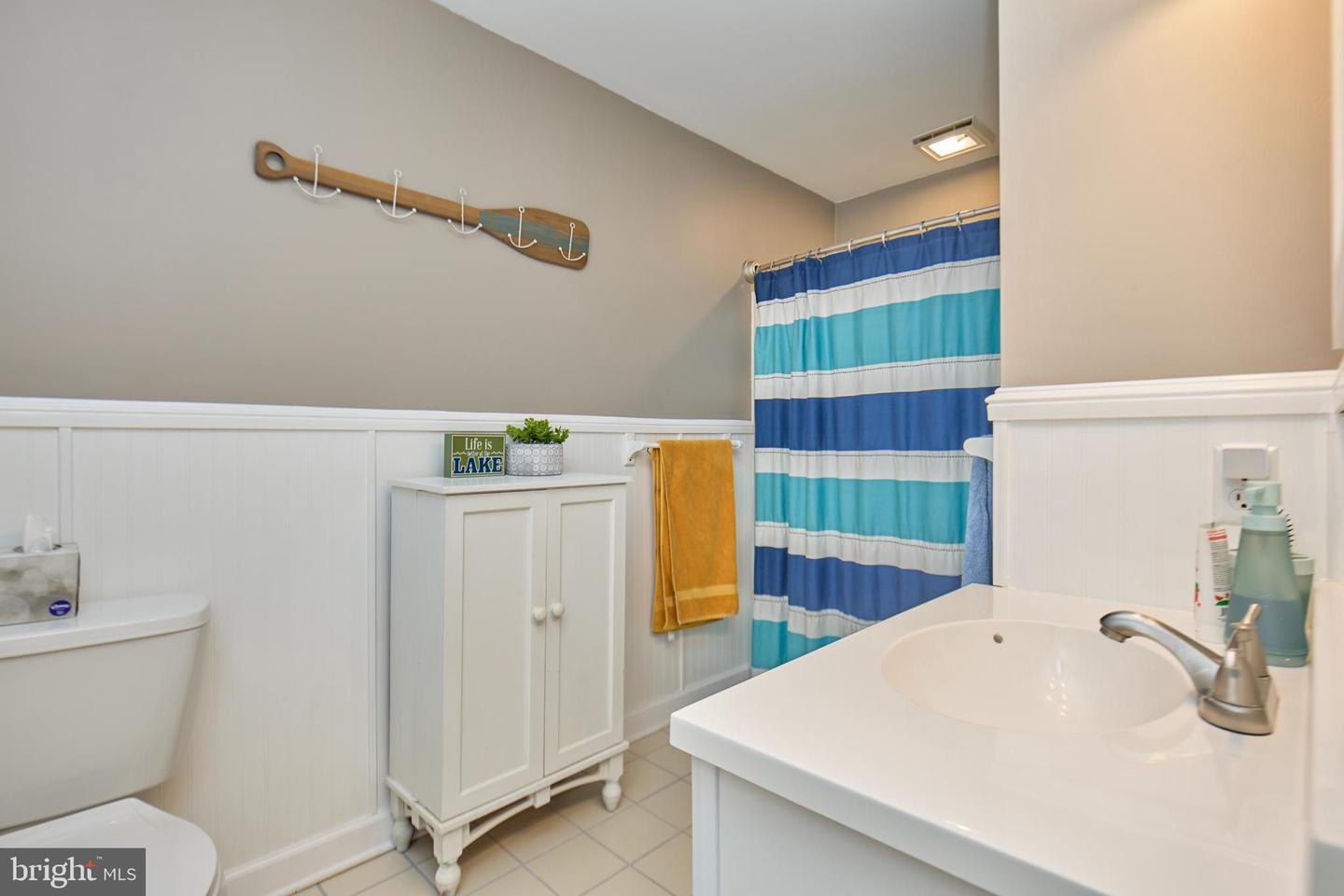 1233 LAKEVIEW DR, CROSS JUNCTION, Virginia 22625, 5 Bedrooms Bedrooms, 8 Rooms Rooms,2 BathroomsBathrooms,Residential,For sale,1233 LAKEVIEW DR,VAFV2036390 MLS # VAFV2036390