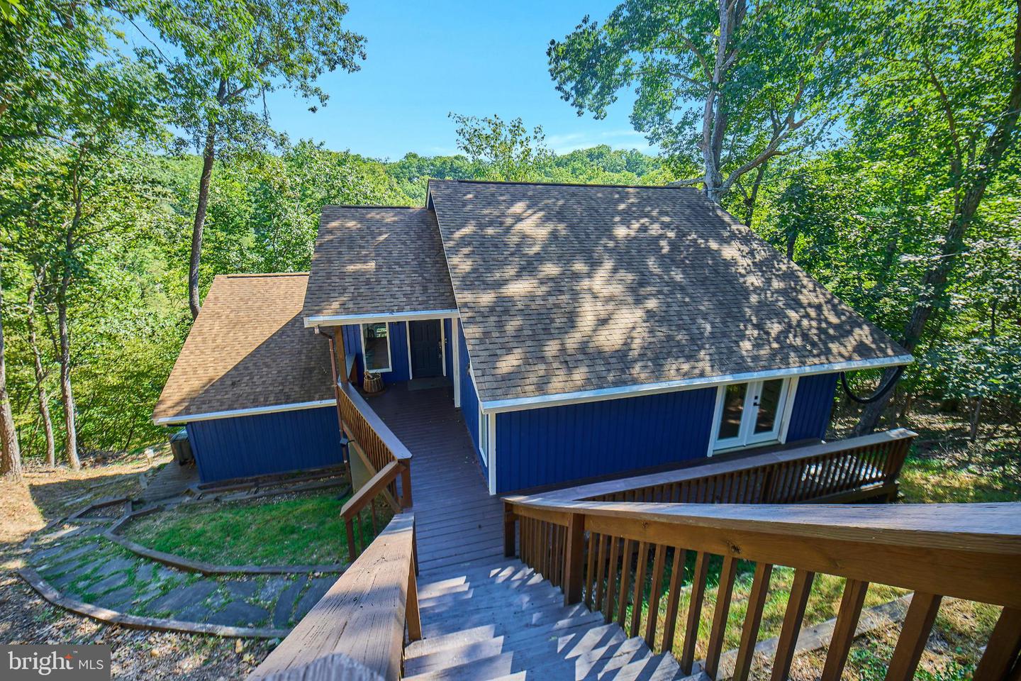 1233 LAKEVIEW DR, CROSS JUNCTION, Virginia 22625, 5 Bedrooms Bedrooms, 8 Rooms Rooms,2 BathroomsBathrooms,Residential,For sale,1233 LAKEVIEW DR,VAFV2036390 MLS # VAFV2036390
