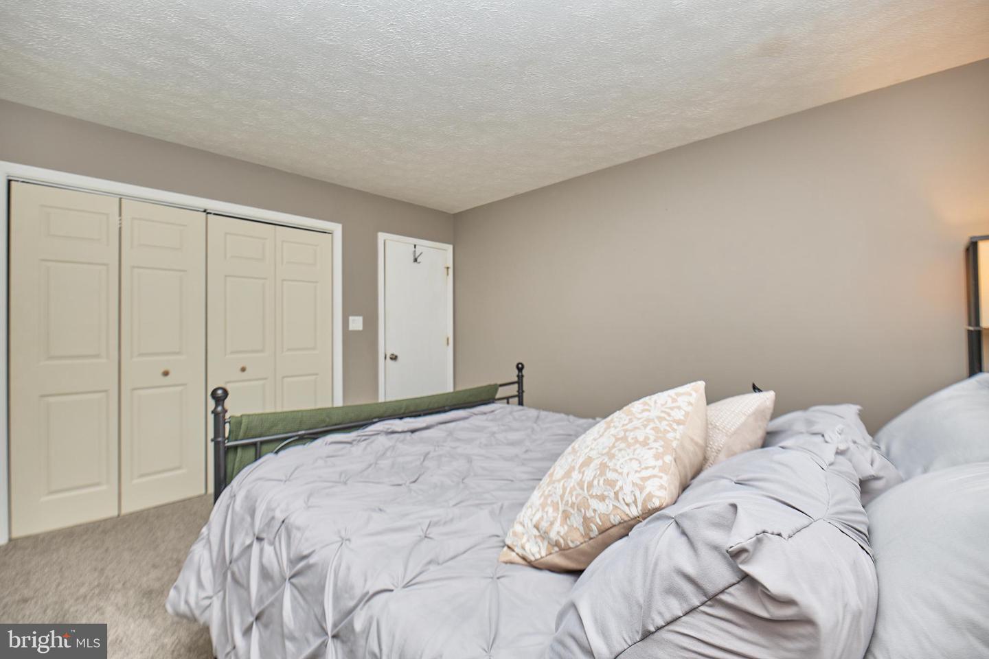 1233 LAKEVIEW DR, CROSS JUNCTION, Virginia 22625, 5 Bedrooms Bedrooms, 8 Rooms Rooms,2 BathroomsBathrooms,Residential,For sale,1233 LAKEVIEW DR,VAFV2036390 MLS # VAFV2036390