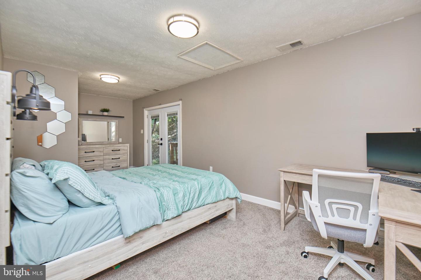 1233 LAKEVIEW DR, CROSS JUNCTION, Virginia 22625, 5 Bedrooms Bedrooms, 8 Rooms Rooms,2 BathroomsBathrooms,Residential,For sale,1233 LAKEVIEW DR,VAFV2036390 MLS # VAFV2036390