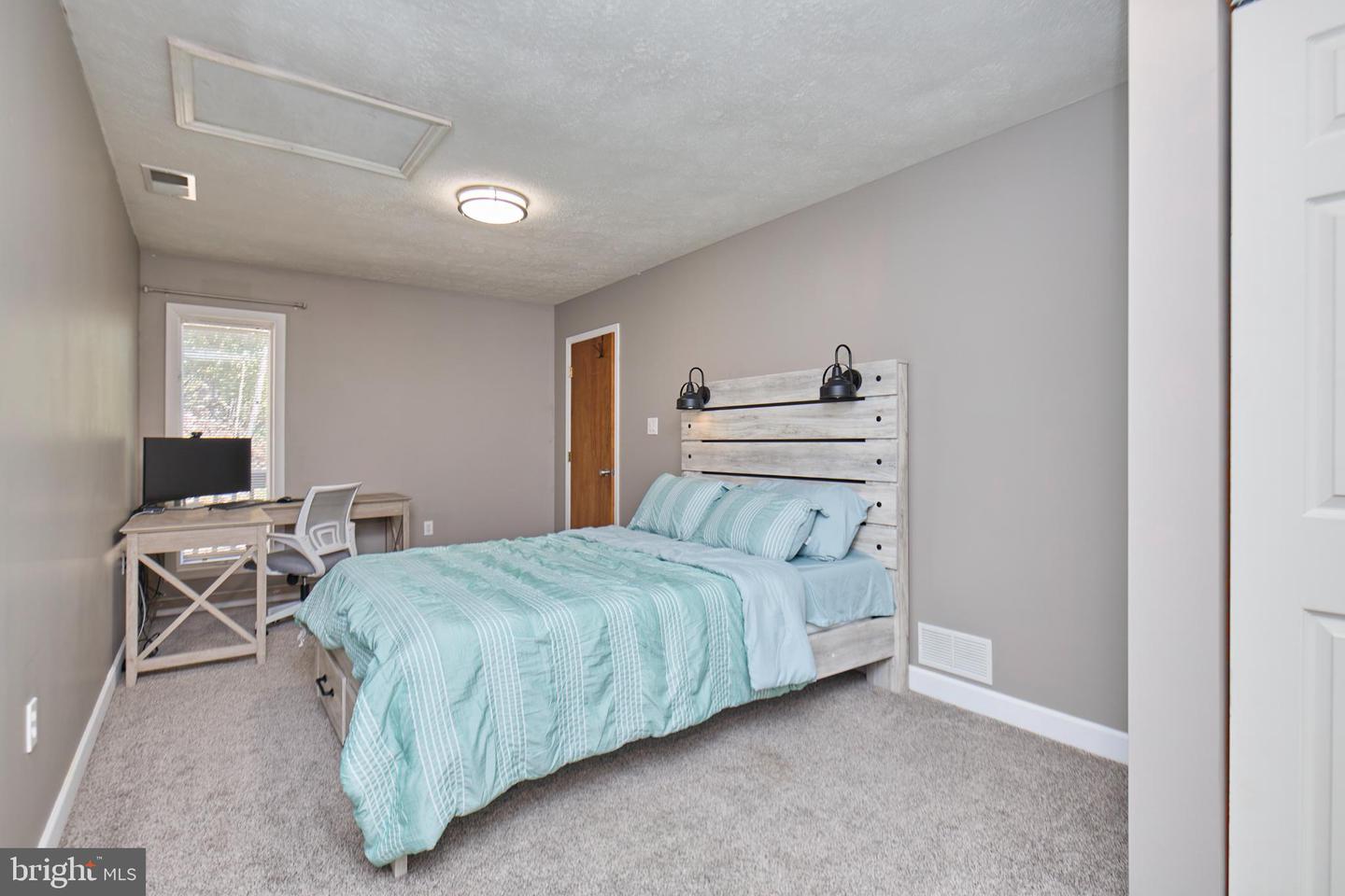 1233 LAKEVIEW DR, CROSS JUNCTION, Virginia 22625, 5 Bedrooms Bedrooms, 8 Rooms Rooms,2 BathroomsBathrooms,Residential,For sale,1233 LAKEVIEW DR,VAFV2036390 MLS # VAFV2036390