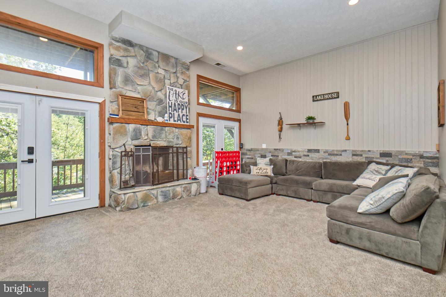 1233 LAKEVIEW DR, CROSS JUNCTION, Virginia 22625, 5 Bedrooms Bedrooms, 8 Rooms Rooms,2 BathroomsBathrooms,Residential,For sale,1233 LAKEVIEW DR,VAFV2036390 MLS # VAFV2036390