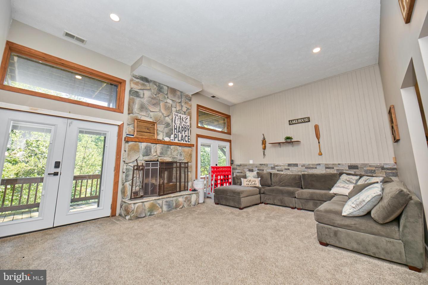 1233 LAKEVIEW DR, CROSS JUNCTION, Virginia 22625, 5 Bedrooms Bedrooms, 8 Rooms Rooms,2 BathroomsBathrooms,Residential,For sale,1233 LAKEVIEW DR,VAFV2036390 MLS # VAFV2036390