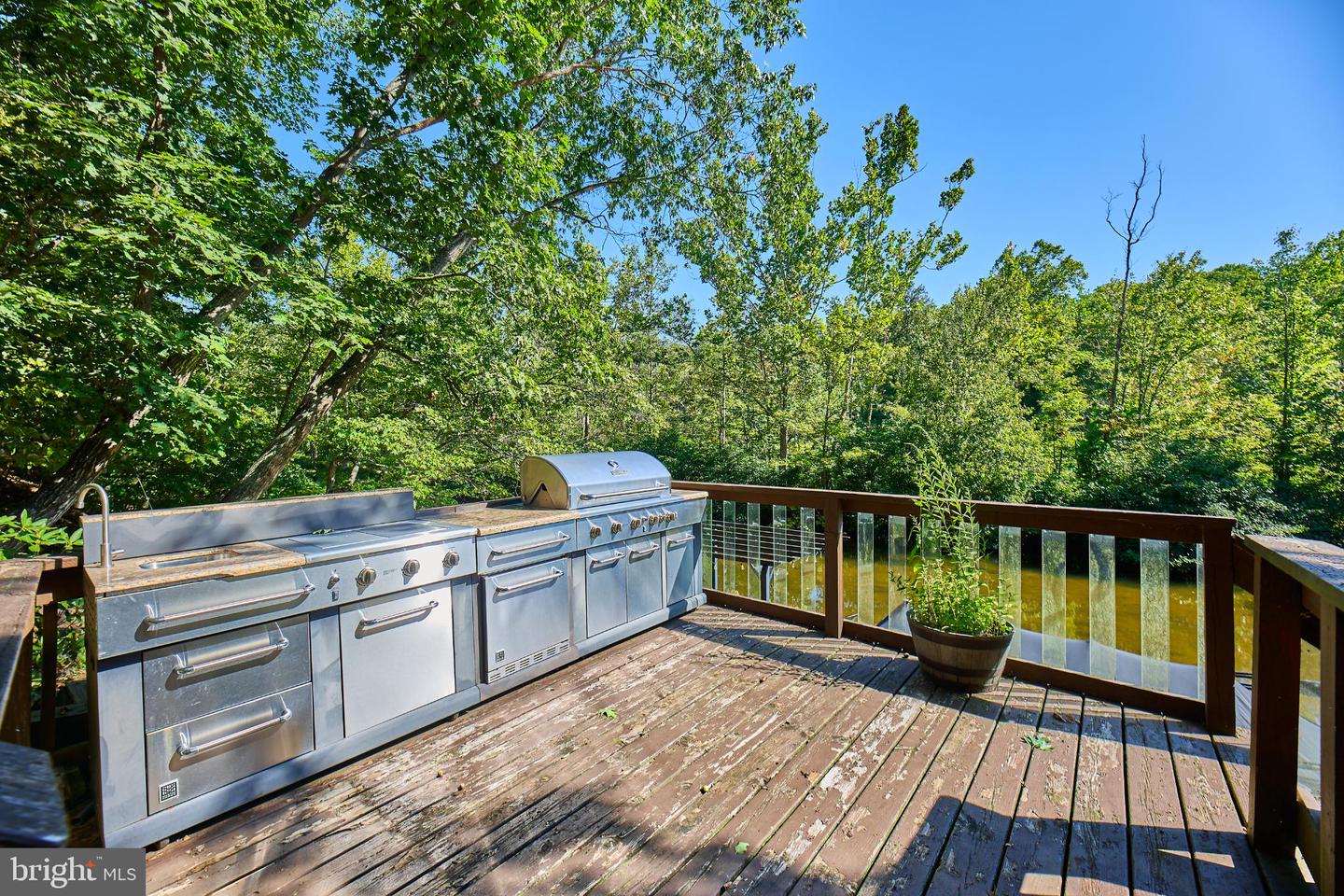1233 LAKEVIEW DR, CROSS JUNCTION, Virginia 22625, 5 Bedrooms Bedrooms, 8 Rooms Rooms,2 BathroomsBathrooms,Residential,For sale,1233 LAKEVIEW DR,VAFV2036390 MLS # VAFV2036390