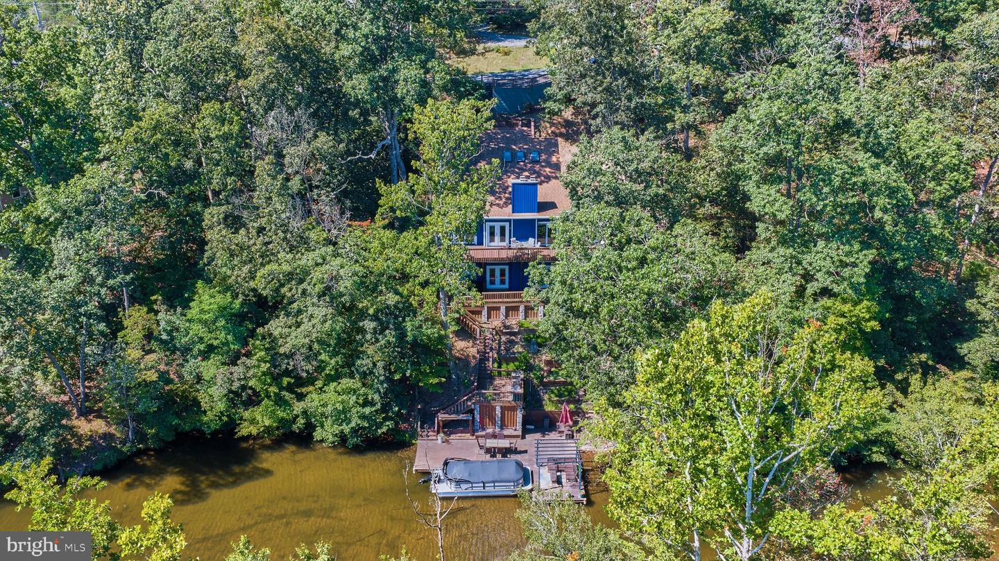 1233 LAKEVIEW DR, CROSS JUNCTION, Virginia 22625, 5 Bedrooms Bedrooms, 8 Rooms Rooms,2 BathroomsBathrooms,Residential,For sale,1233 LAKEVIEW DR,VAFV2036390 MLS # VAFV2036390