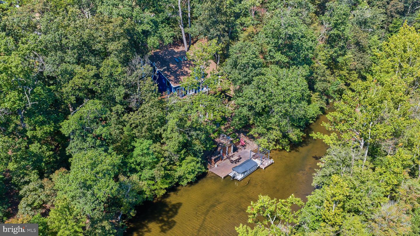 1233 LAKEVIEW DR, CROSS JUNCTION, Virginia 22625, 5 Bedrooms Bedrooms, 8 Rooms Rooms,2 BathroomsBathrooms,Residential,For sale,1233 LAKEVIEW DR,VAFV2036390 MLS # VAFV2036390