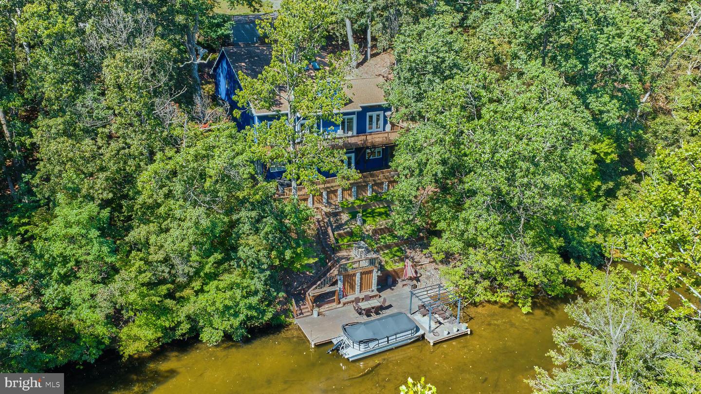 1233 LAKEVIEW DR, CROSS JUNCTION, Virginia 22625, 5 Bedrooms Bedrooms, 8 Rooms Rooms,2 BathroomsBathrooms,Residential,For sale,1233 LAKEVIEW DR,VAFV2036390 MLS # VAFV2036390