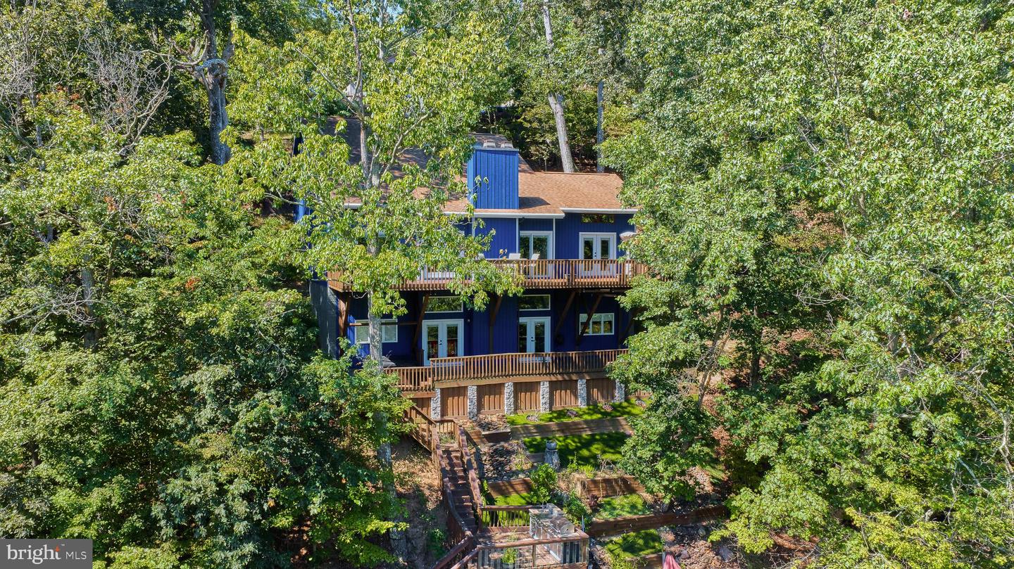 1233 LAKEVIEW DR, CROSS JUNCTION, Virginia 22625, 5 Bedrooms Bedrooms, 8 Rooms Rooms,2 BathroomsBathrooms,Residential,For sale,1233 LAKEVIEW DR,VAFV2036390 MLS # VAFV2036390