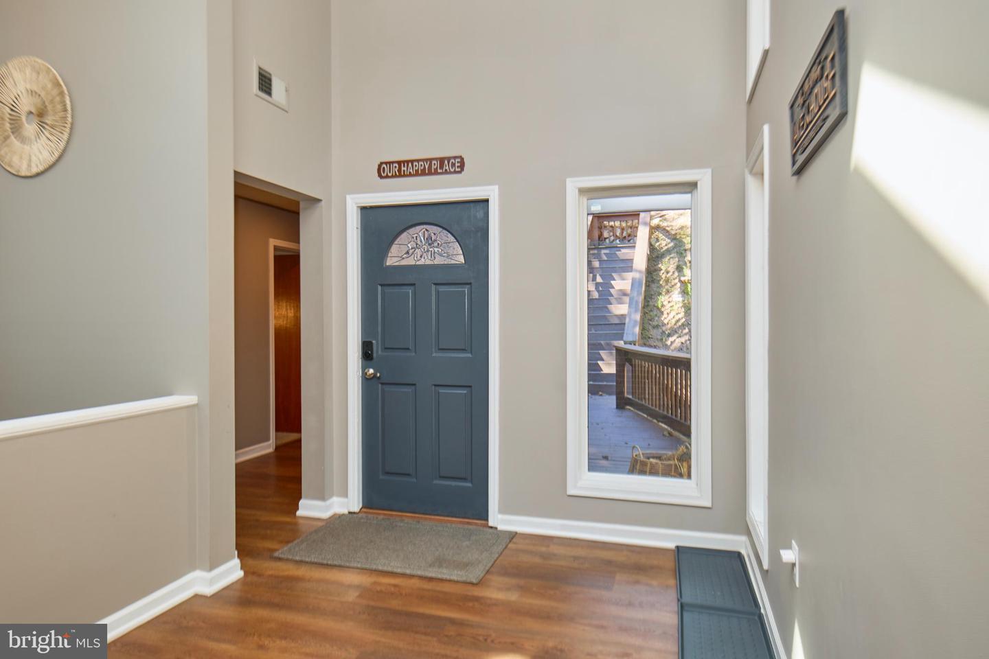 1233 LAKEVIEW DR, CROSS JUNCTION, Virginia 22625, 5 Bedrooms Bedrooms, 8 Rooms Rooms,2 BathroomsBathrooms,Residential,For sale,1233 LAKEVIEW DR,VAFV2036390 MLS # VAFV2036390