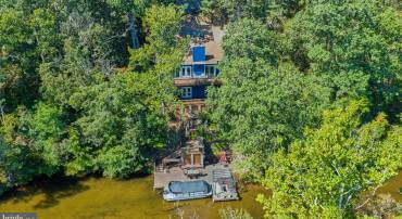1233 LAKEVIEW DR, CROSS JUNCTION, Virginia 22625, 5 Bedrooms Bedrooms, 8 Rooms Rooms,2 BathroomsBathrooms,Residential,For sale,1233 LAKEVIEW DR,VAFV2036390 MLS # VAFV2036390