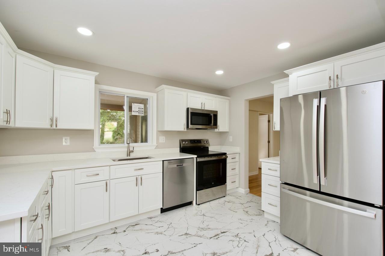 5708 NORTON RD, ALEXANDRIA, Virginia 22303, 5 Bedrooms Bedrooms, 12 Rooms Rooms,3 BathroomsBathrooms,Residential,For sale,5708 NORTON RD,VAFX2263182 MLS # VAFX2263182