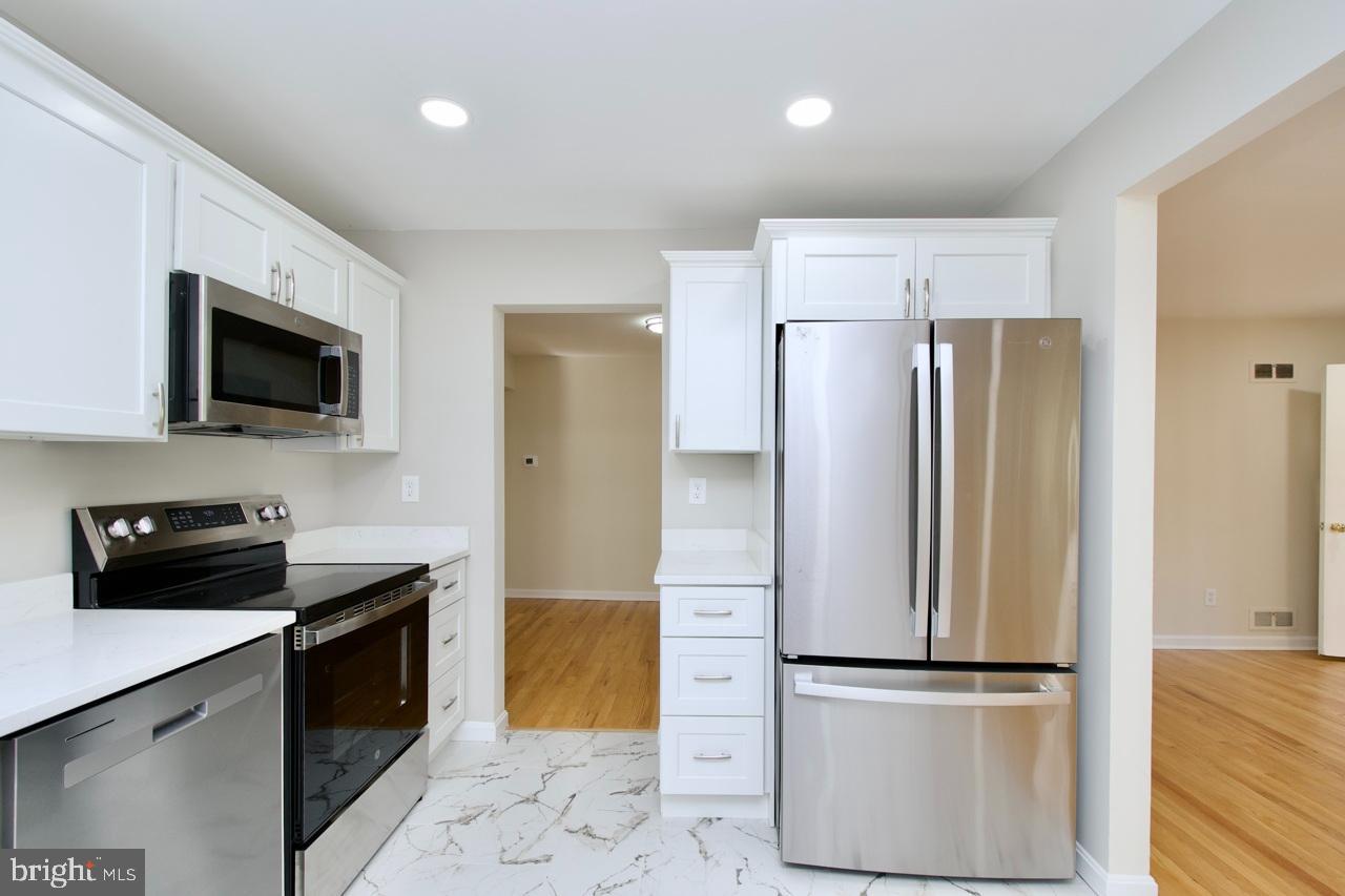 5708 NORTON RD, ALEXANDRIA, Virginia 22303, 5 Bedrooms Bedrooms, 12 Rooms Rooms,3 BathroomsBathrooms,Residential,For sale,5708 NORTON RD,VAFX2263182 MLS # VAFX2263182