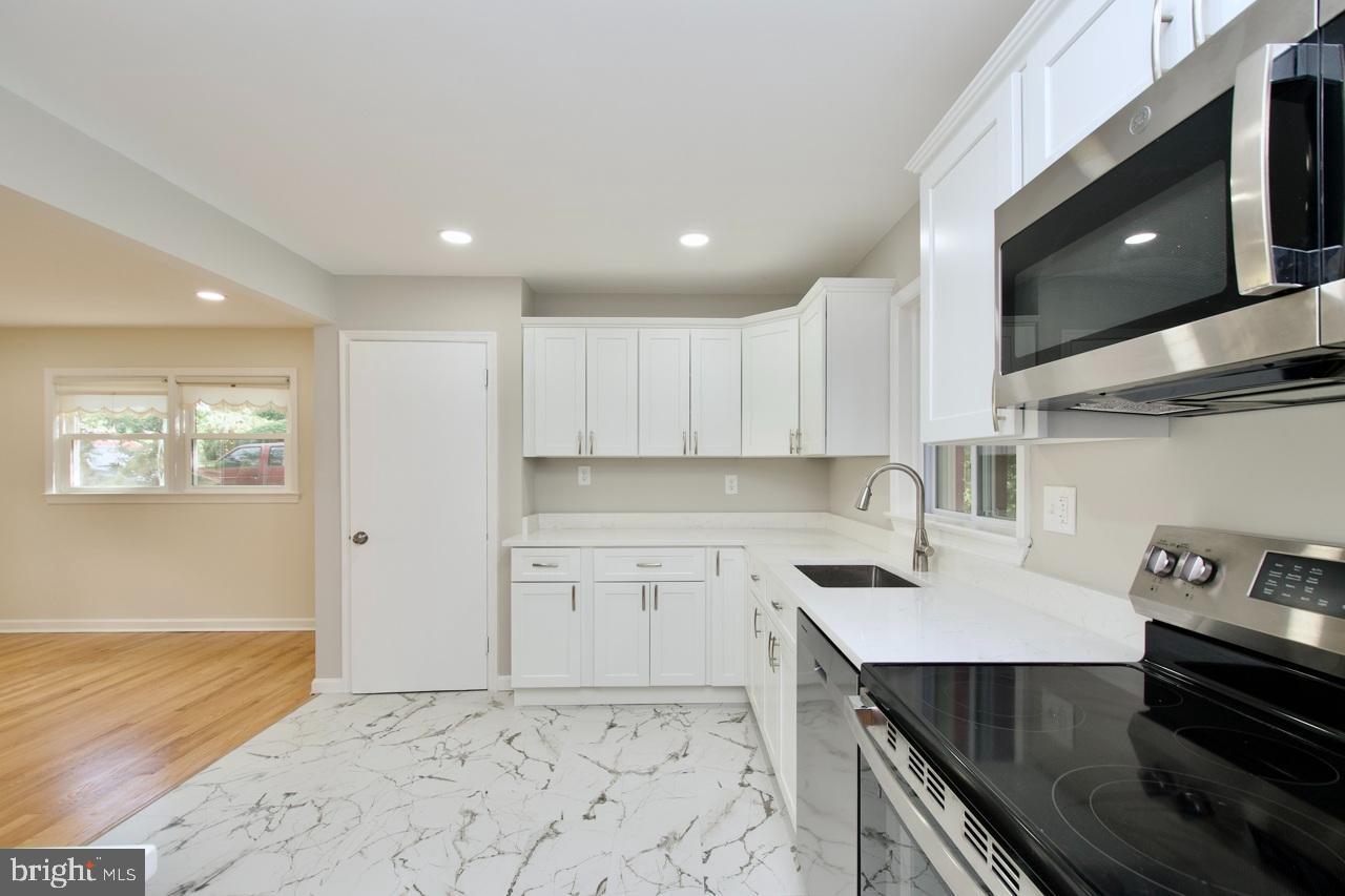 5708 NORTON RD, ALEXANDRIA, Virginia 22303, 5 Bedrooms Bedrooms, 12 Rooms Rooms,3 BathroomsBathrooms,Residential,For sale,5708 NORTON RD,VAFX2263182 MLS # VAFX2263182