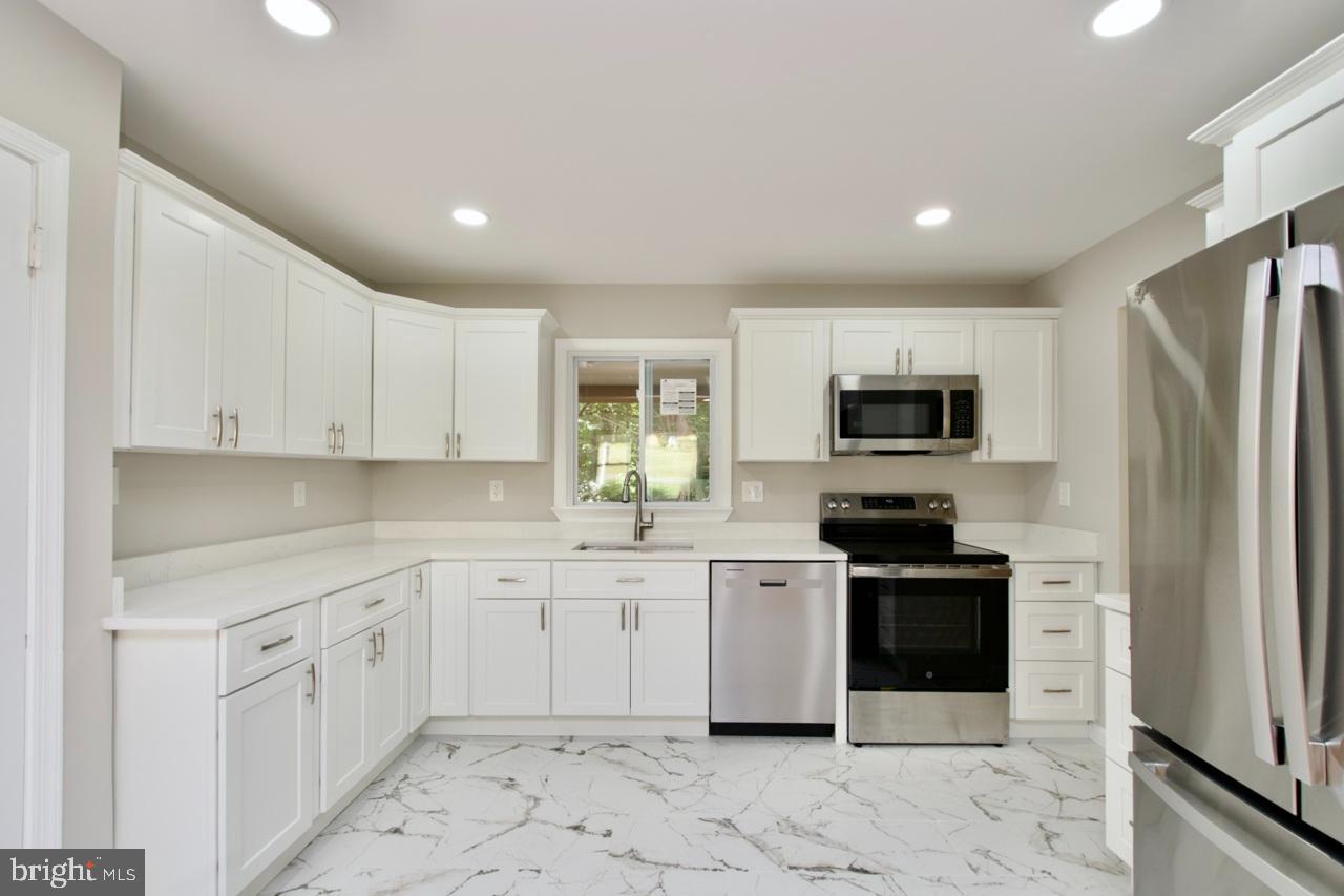 5708 NORTON RD, ALEXANDRIA, Virginia 22303, 5 Bedrooms Bedrooms, 12 Rooms Rooms,3 BathroomsBathrooms,Residential,For sale,5708 NORTON RD,VAFX2263182 MLS # VAFX2263182