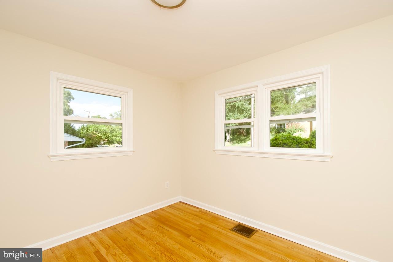 5708 NORTON RD, ALEXANDRIA, Virginia 22303, 5 Bedrooms Bedrooms, 12 Rooms Rooms,3 BathroomsBathrooms,Residential,For sale,5708 NORTON RD,VAFX2263182 MLS # VAFX2263182