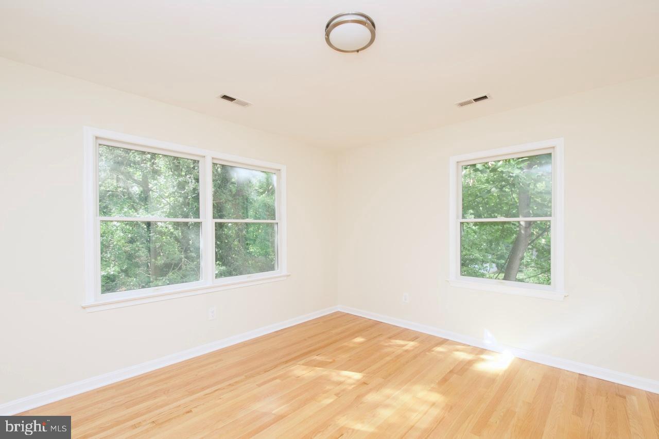 5708 NORTON RD, ALEXANDRIA, Virginia 22303, 5 Bedrooms Bedrooms, 12 Rooms Rooms,3 BathroomsBathrooms,Residential,For sale,5708 NORTON RD,VAFX2263182 MLS # VAFX2263182