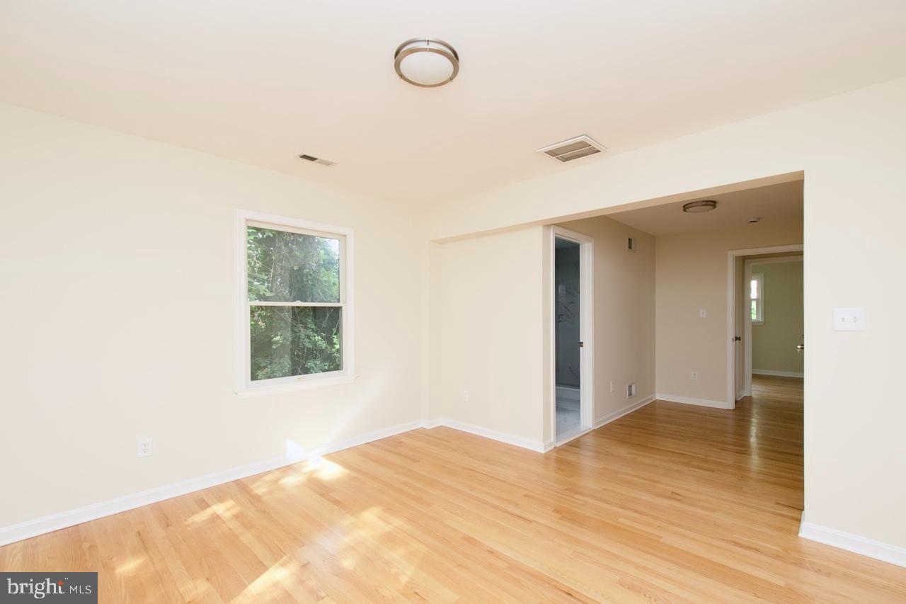5708 NORTON RD, ALEXANDRIA, Virginia 22303, 5 Bedrooms Bedrooms, 12 Rooms Rooms,3 BathroomsBathrooms,Residential,For sale,5708 NORTON RD,VAFX2263182 MLS # VAFX2263182