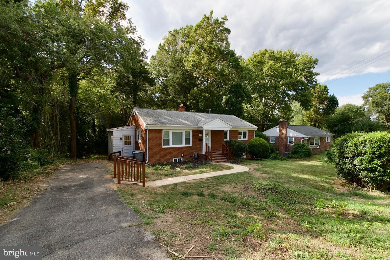 5708 NORTON RD, ALEXANDRIA, Virginia 22303, 5 Bedrooms Bedrooms, 12 Rooms Rooms,3 BathroomsBathrooms,Residential,For sale,5708 NORTON RD,VAFX2263182 MLS # VAFX2263182