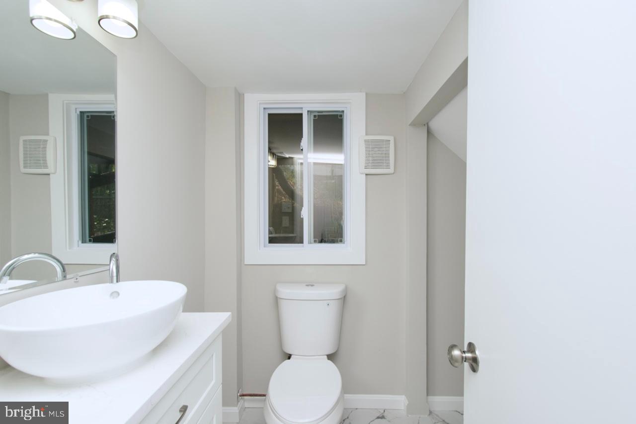 5708 NORTON RD, ALEXANDRIA, Virginia 22303, 5 Bedrooms Bedrooms, 12 Rooms Rooms,3 BathroomsBathrooms,Residential,For sale,5708 NORTON RD,VAFX2263182 MLS # VAFX2263182