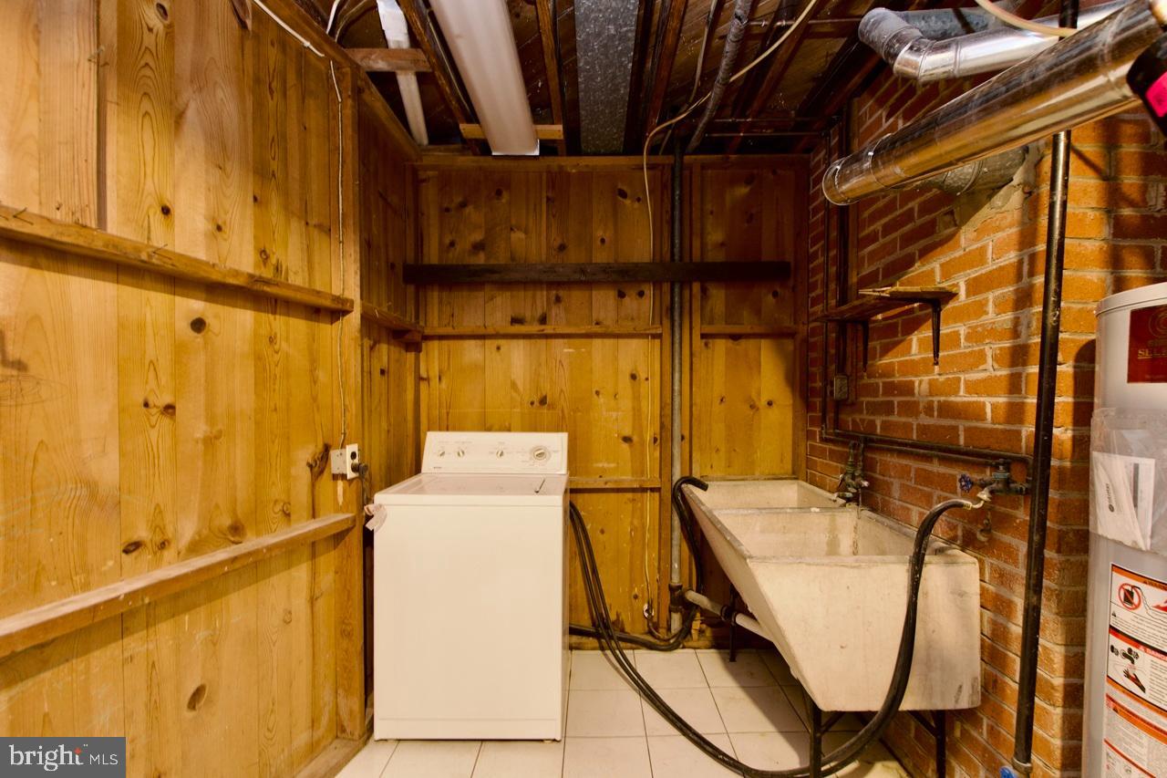 5708 NORTON RD, ALEXANDRIA, Virginia 22303, 5 Bedrooms Bedrooms, 12 Rooms Rooms,3 BathroomsBathrooms,Residential,For sale,5708 NORTON RD,VAFX2263182 MLS # VAFX2263182