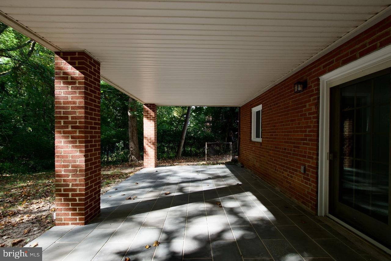 5708 NORTON RD, ALEXANDRIA, Virginia 22303, 5 Bedrooms Bedrooms, 12 Rooms Rooms,3 BathroomsBathrooms,Residential,For sale,5708 NORTON RD,VAFX2263182 MLS # VAFX2263182