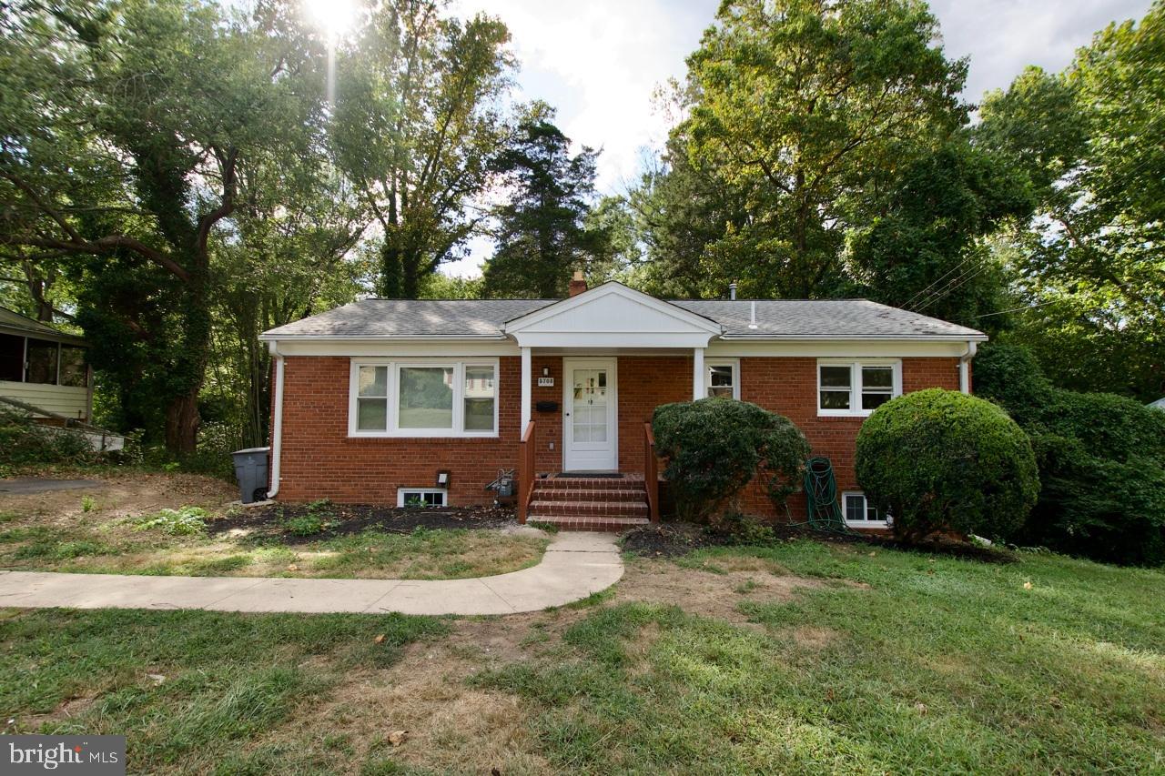 5708 NORTON RD, ALEXANDRIA, Virginia 22303, 5 Bedrooms Bedrooms, 12 Rooms Rooms,3 BathroomsBathrooms,Residential,For sale,5708 NORTON RD,VAFX2263182 MLS # VAFX2263182