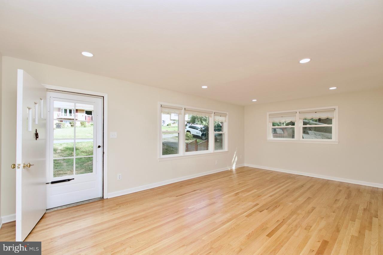 5708 NORTON RD, ALEXANDRIA, Virginia 22303, 5 Bedrooms Bedrooms, 12 Rooms Rooms,3 BathroomsBathrooms,Residential,For sale,5708 NORTON RD,VAFX2263182 MLS # VAFX2263182