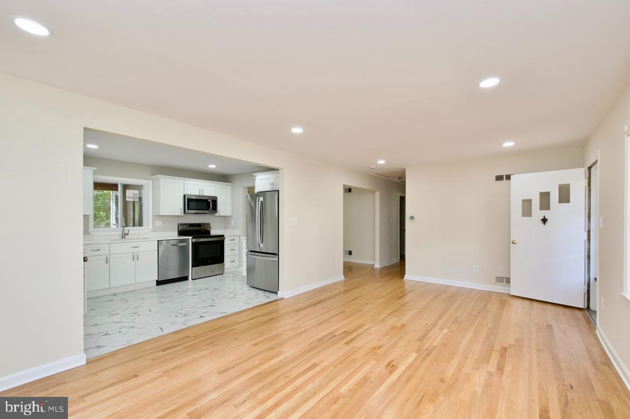 5708 NORTON RD, ALEXANDRIA, Virginia 22303, 5 Bedrooms Bedrooms, 12 Rooms Rooms,3 BathroomsBathrooms,Residential,For sale,5708 NORTON RD,VAFX2263182 MLS # VAFX2263182