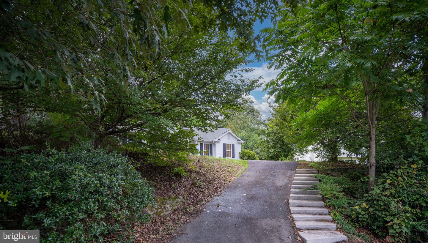 5 BRENTWOOD LN, FREDERICKSBURG, Virginia 22405, 3 Bedrooms Bedrooms, ,2 BathroomsBathrooms,Residential,For sale,5 BRENTWOOD LN,VAST2042150 MLS # VAST2042150