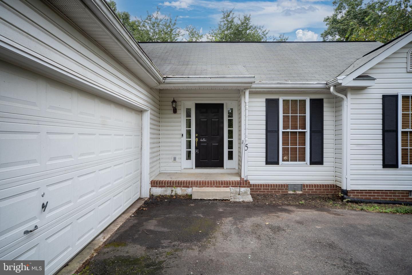 5 BRENTWOOD LN, FREDERICKSBURG, Virginia 22405, 3 Bedrooms Bedrooms, ,2 BathroomsBathrooms,Residential,For sale,5 BRENTWOOD LN,VAST2042150 MLS # VAST2042150