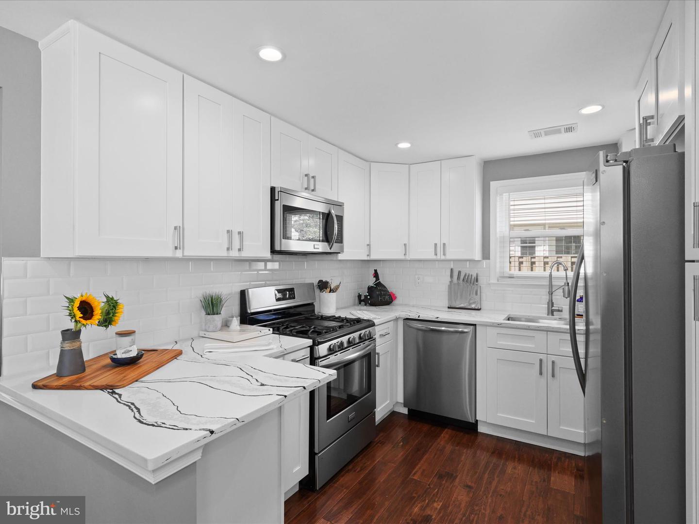 7460 CROSS GATE LN, ALEXANDRIA, Virginia 22315, 3 Bedrooms Bedrooms, ,3 BathroomsBathrooms,Residential,For sale,7460 CROSS GATE LN,VAFX2263292 MLS # VAFX2263292