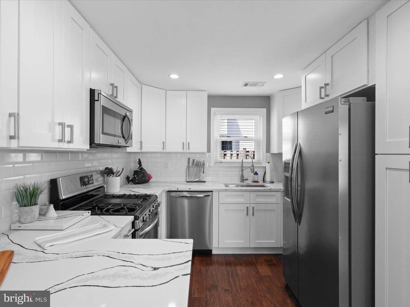 7460 CROSS GATE LN, ALEXANDRIA, Virginia 22315, 3 Bedrooms Bedrooms, ,3 BathroomsBathrooms,Residential,For sale,7460 CROSS GATE LN,VAFX2263292 MLS # VAFX2263292