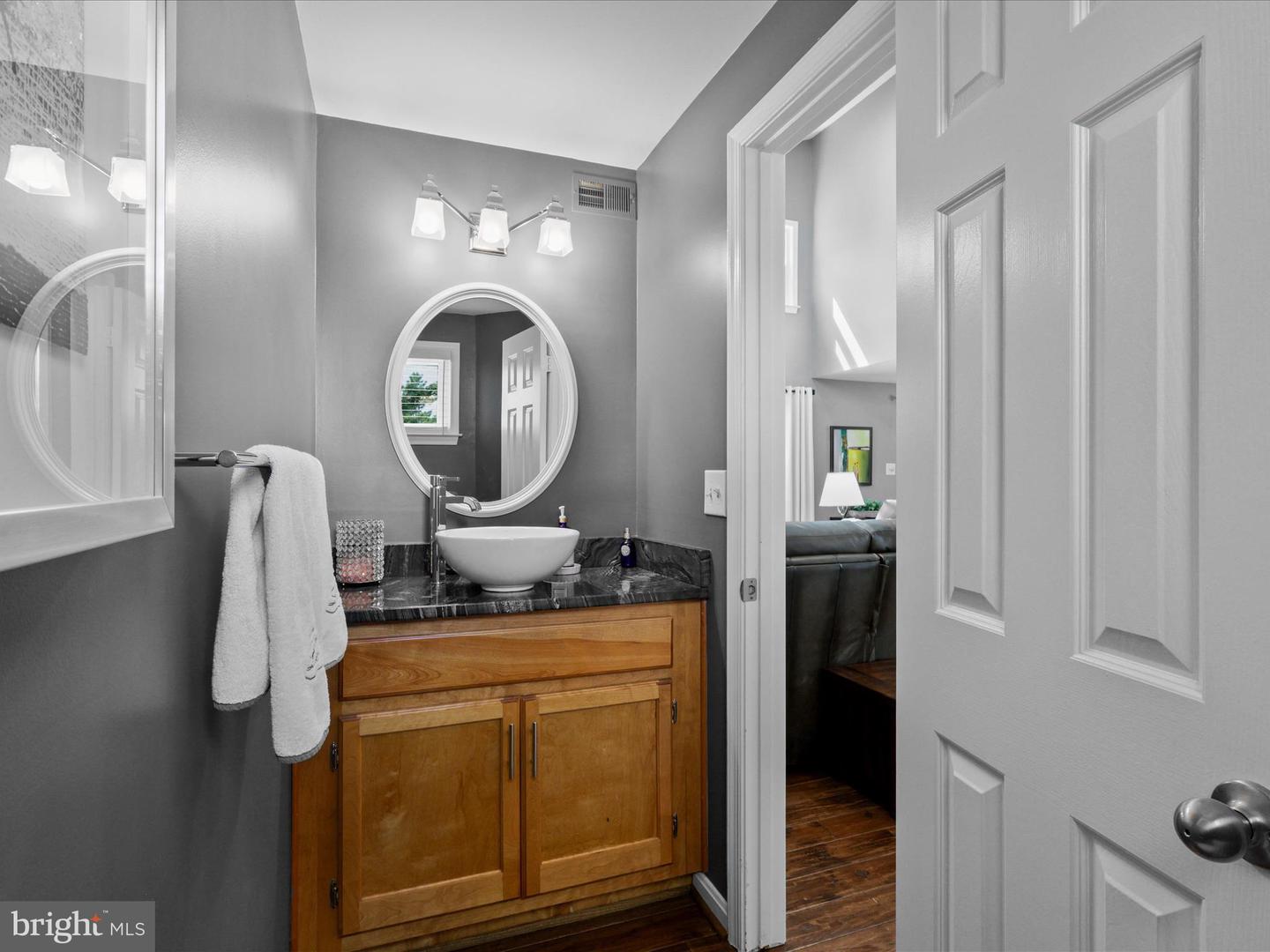 7460 CROSS GATE LN, ALEXANDRIA, Virginia 22315, 3 Bedrooms Bedrooms, ,3 BathroomsBathrooms,Residential,For sale,7460 CROSS GATE LN,VAFX2263292 MLS # VAFX2263292