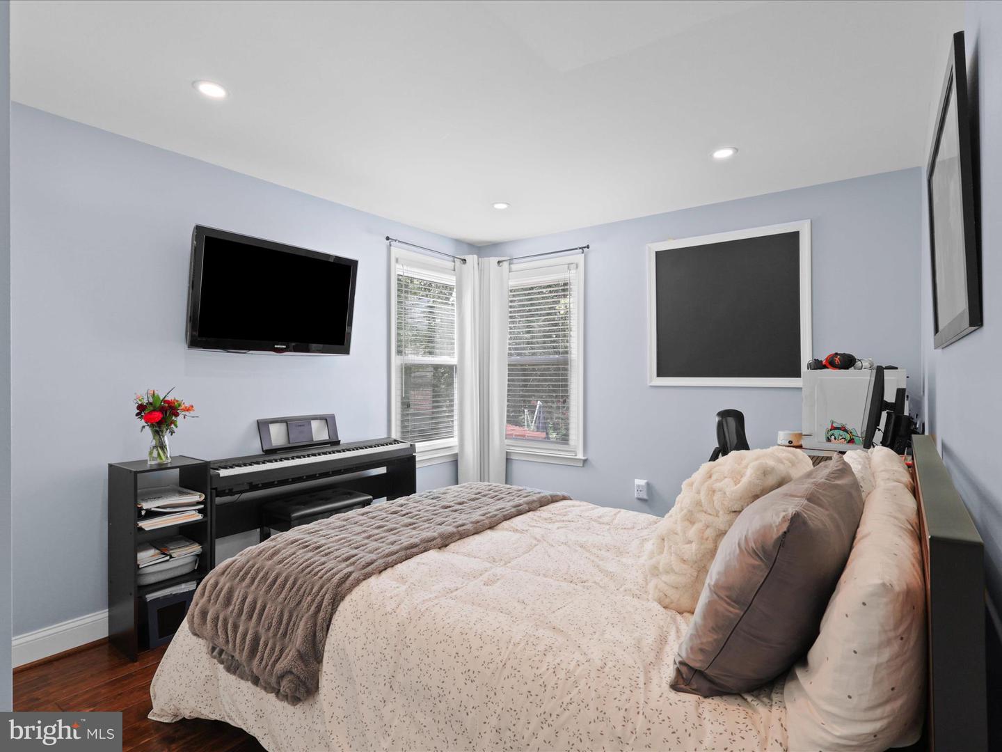 7460 CROSS GATE LN, ALEXANDRIA, Virginia 22315, 3 Bedrooms Bedrooms, ,3 BathroomsBathrooms,Residential,For sale,7460 CROSS GATE LN,VAFX2263292 MLS # VAFX2263292