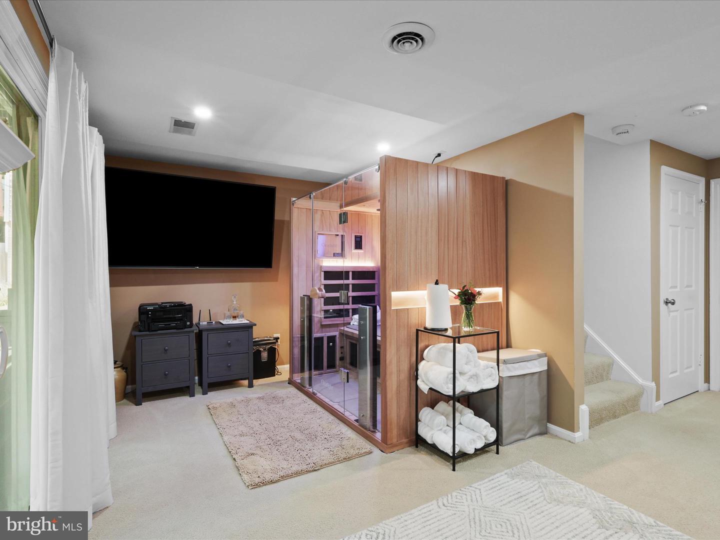 7460 CROSS GATE LN, ALEXANDRIA, Virginia 22315, 3 Bedrooms Bedrooms, ,3 BathroomsBathrooms,Residential,For sale,7460 CROSS GATE LN,VAFX2263292 MLS # VAFX2263292