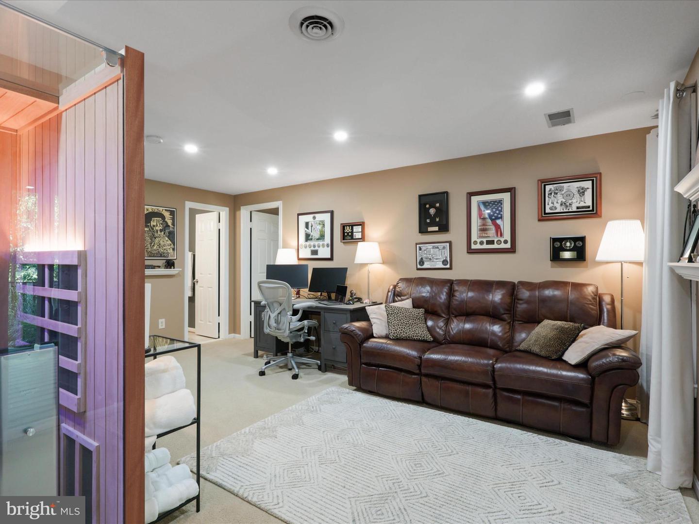 7460 CROSS GATE LN, ALEXANDRIA, Virginia 22315, 3 Bedrooms Bedrooms, ,3 BathroomsBathrooms,Residential,For sale,7460 CROSS GATE LN,VAFX2263292 MLS # VAFX2263292