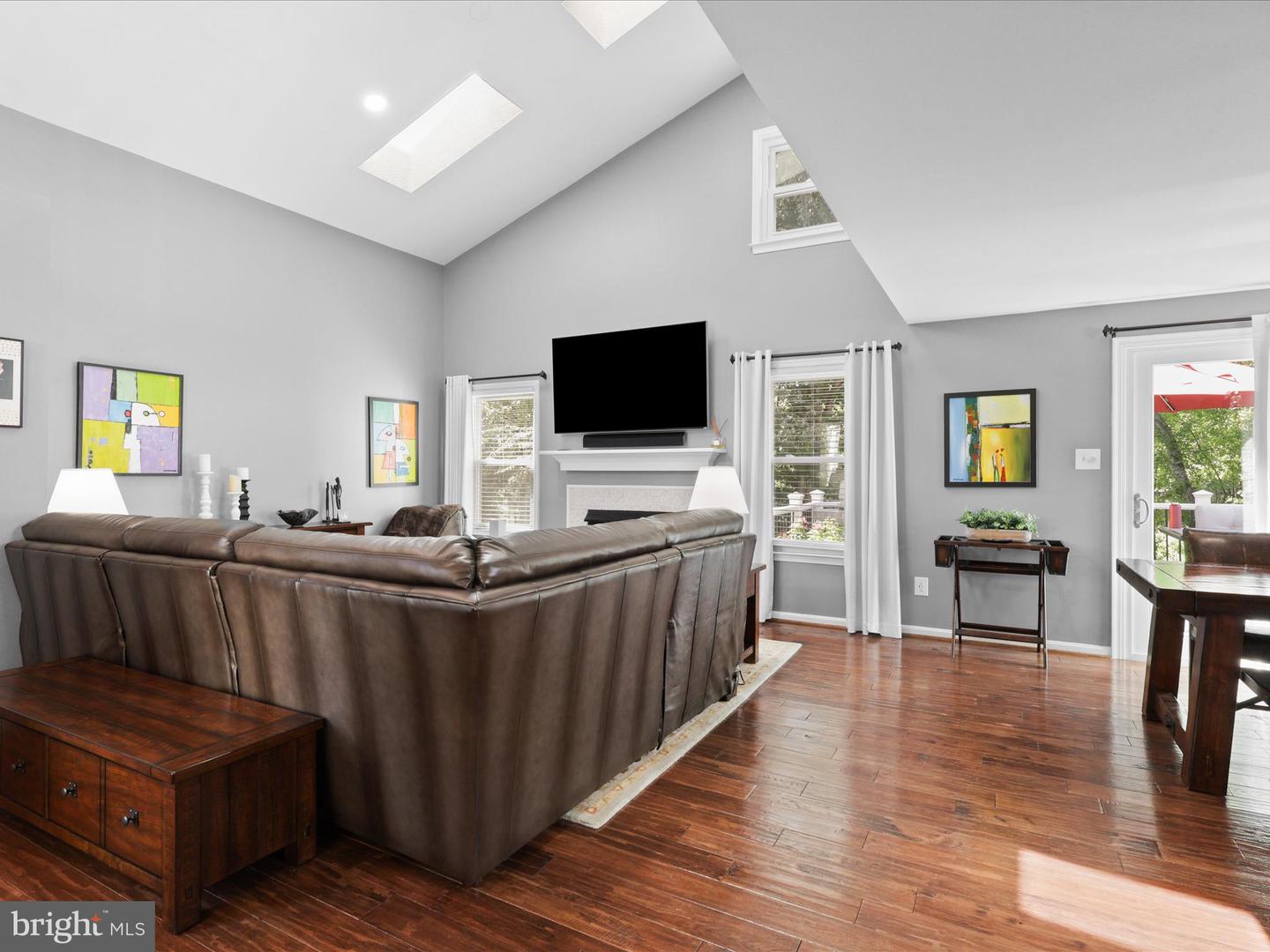 7460 CROSS GATE LN, ALEXANDRIA, Virginia 22315, 3 Bedrooms Bedrooms, ,3 BathroomsBathrooms,Residential,For sale,7460 CROSS GATE LN,VAFX2263292 MLS # VAFX2263292