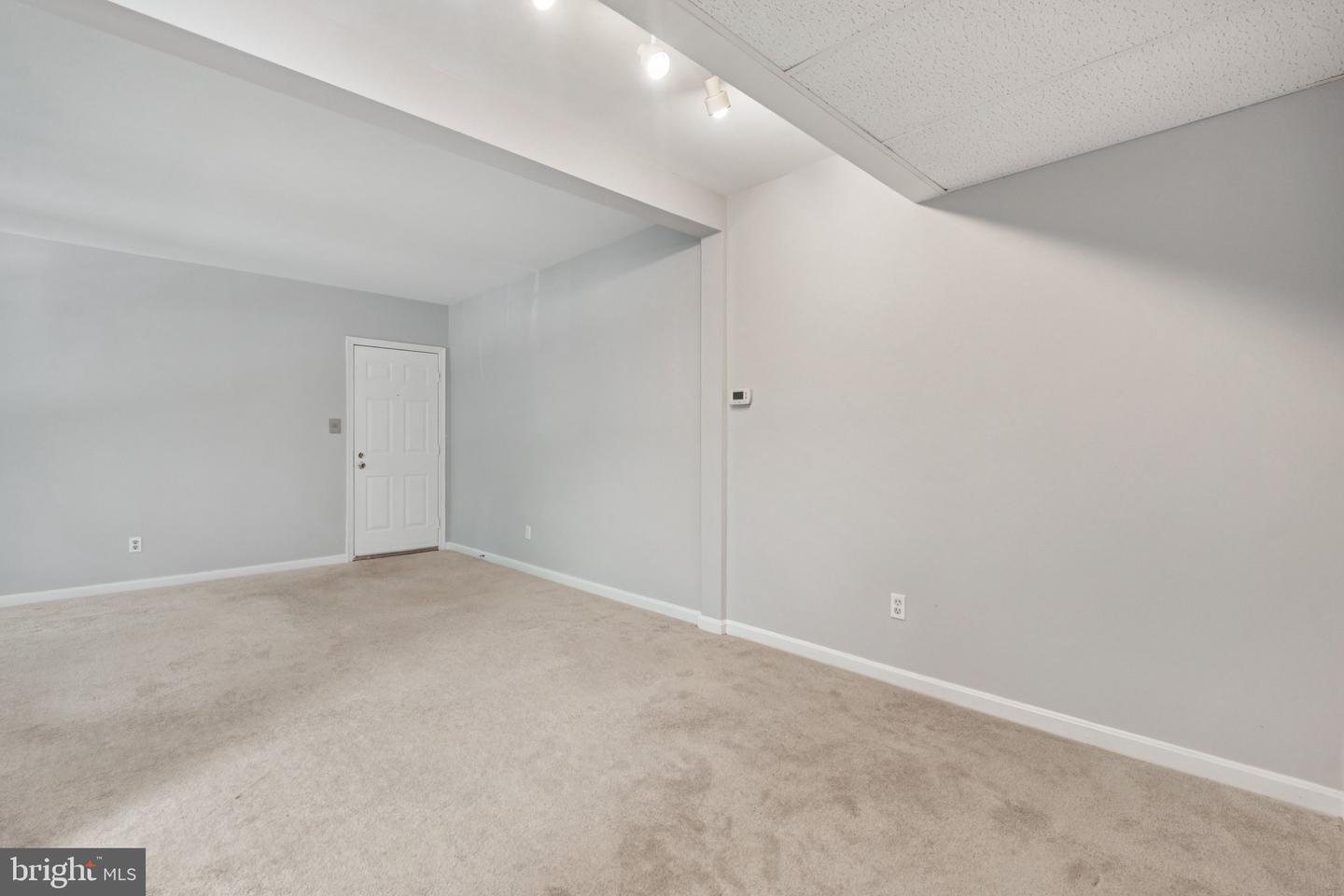 1909 N RHODES ST #30, ARLINGTON, Virginia 22201, 2 Bedrooms Bedrooms, ,1 BathroomBathrooms,Residential,For sale,1909 N RHODES ST #30,VAAR2062770 MLS # VAAR2062770