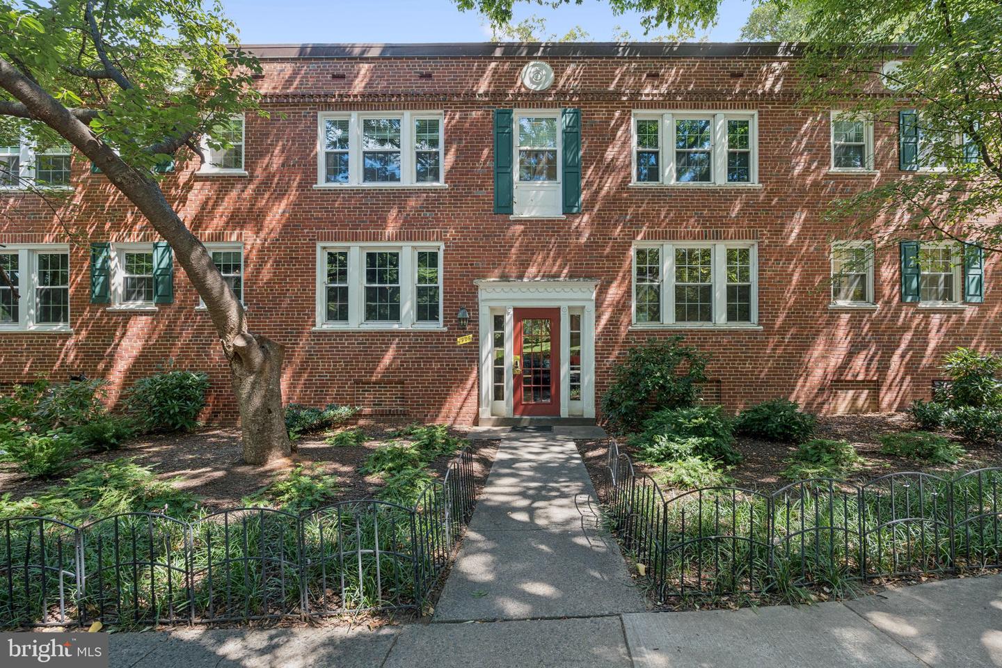 1909 N RHODES ST #30, ARLINGTON, Virginia 22201, 2 Bedrooms Bedrooms, ,1 BathroomBathrooms,Residential,For sale,1909 N RHODES ST #30,VAAR2062770 MLS # VAAR2062770