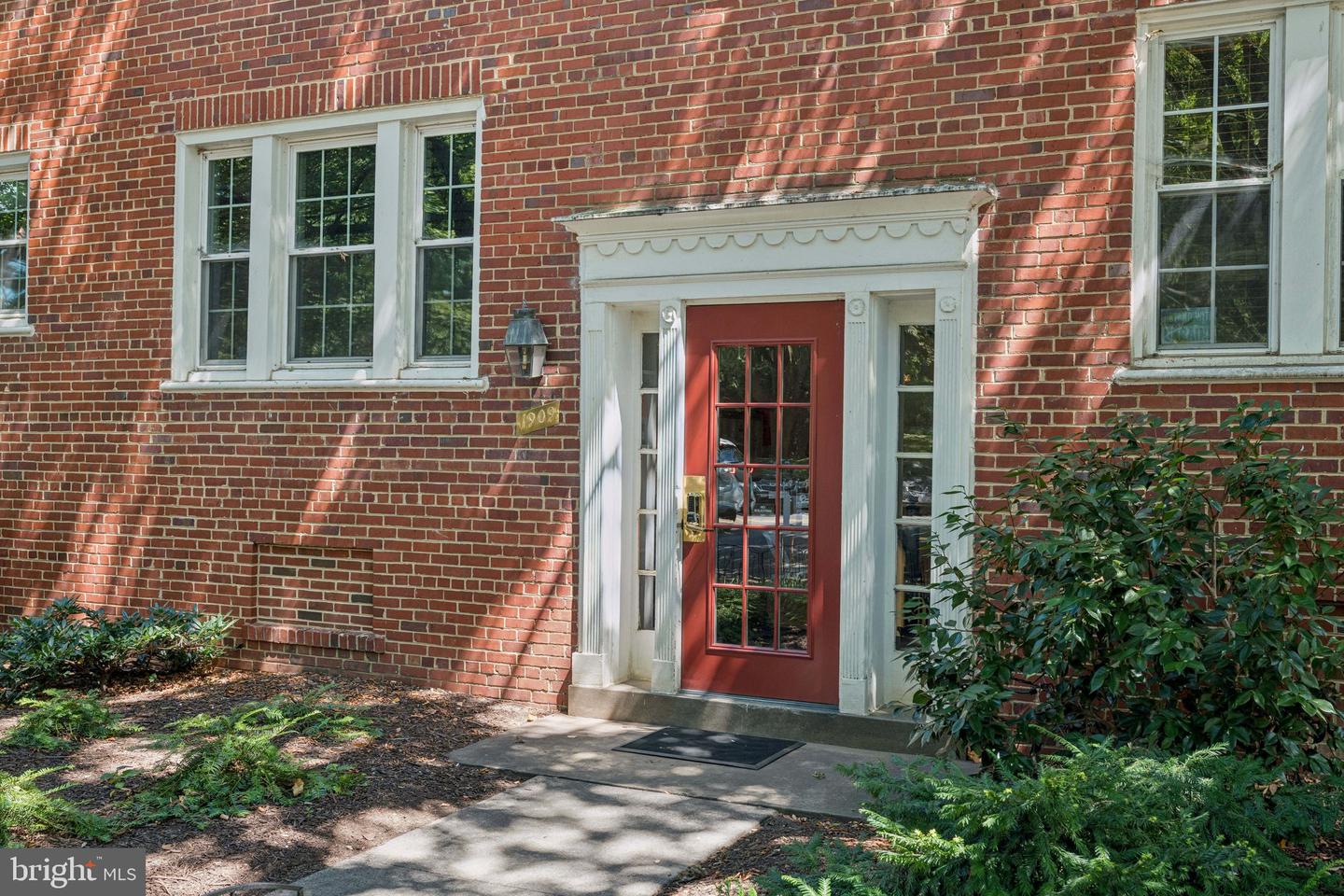 1909 N RHODES ST #30, ARLINGTON, Virginia 22201, 2 Bedrooms Bedrooms, ,1 BathroomBathrooms,Residential,For sale,1909 N RHODES ST #30,VAAR2062770 MLS # VAAR2062770