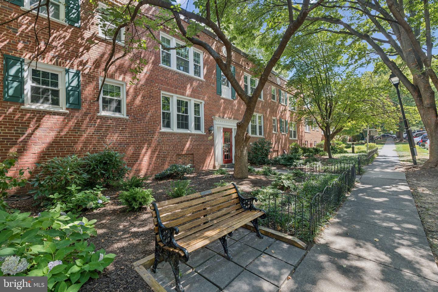 1909 N RHODES ST #30, ARLINGTON, Virginia 22201, 2 Bedrooms Bedrooms, ,1 BathroomBathrooms,Residential,For sale,1909 N RHODES ST #30,VAAR2062770 MLS # VAAR2062770