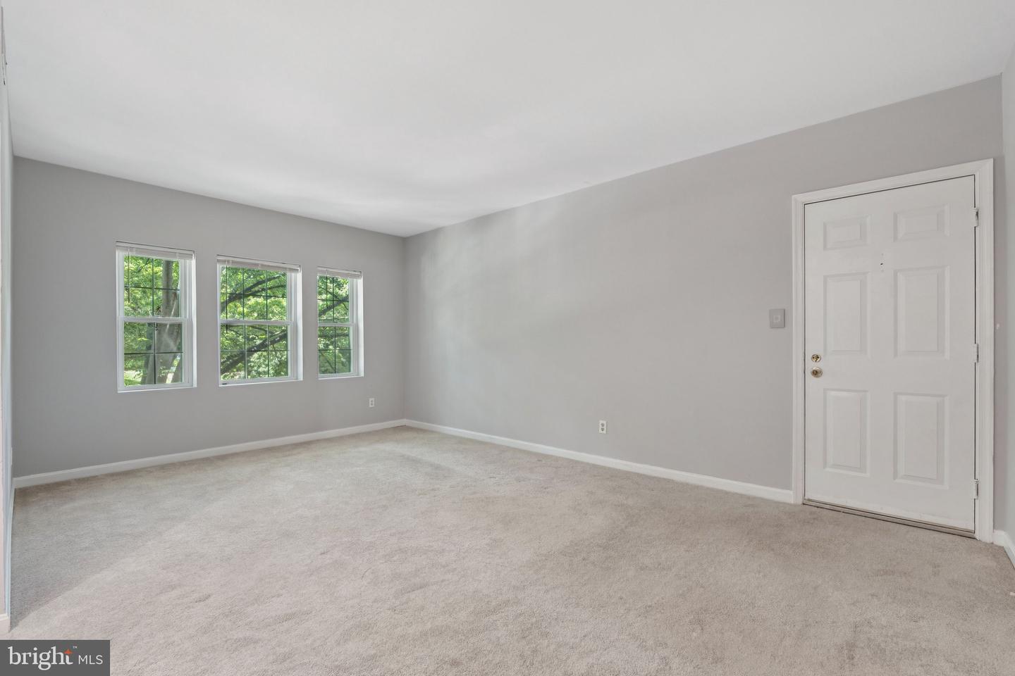 1909 N RHODES ST #30, ARLINGTON, Virginia 22201, 2 Bedrooms Bedrooms, ,1 BathroomBathrooms,Residential,For sale,1909 N RHODES ST #30,VAAR2062770 MLS # VAAR2062770