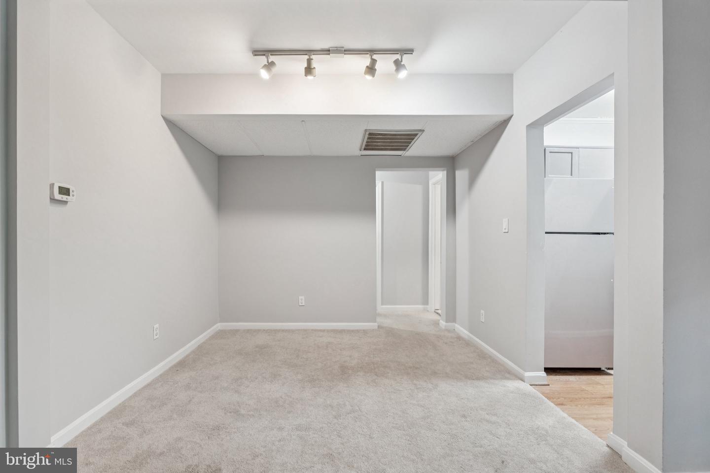 1909 N RHODES ST #30, ARLINGTON, Virginia 22201, 2 Bedrooms Bedrooms, ,1 BathroomBathrooms,Residential,For sale,1909 N RHODES ST #30,VAAR2062770 MLS # VAAR2062770