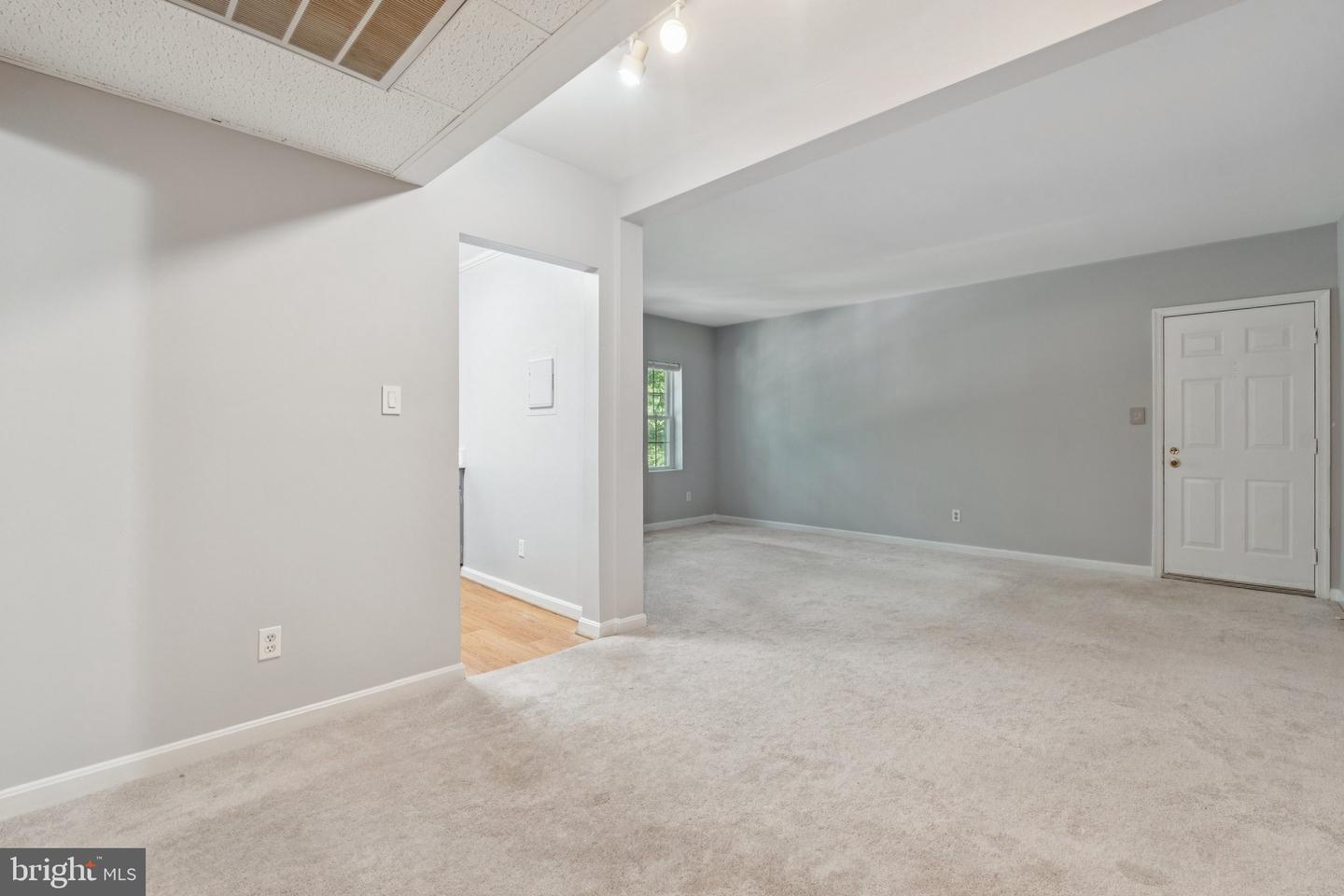 1909 N RHODES ST #30, ARLINGTON, Virginia 22201, 2 Bedrooms Bedrooms, ,1 BathroomBathrooms,Residential,For sale,1909 N RHODES ST #30,VAAR2062770 MLS # VAAR2062770