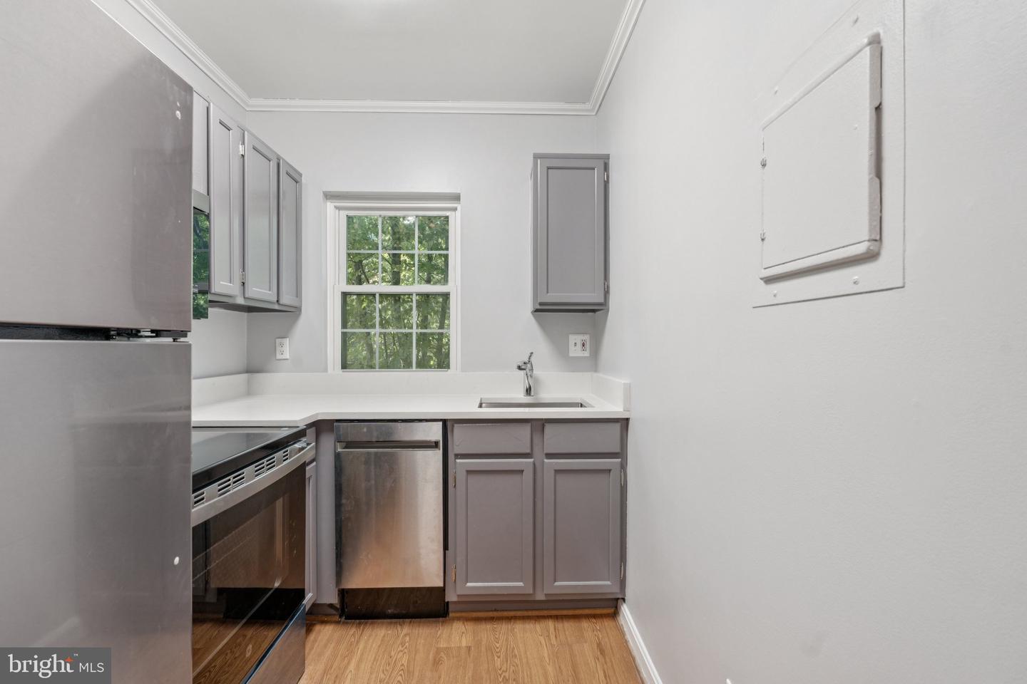 1909 N RHODES ST #30, ARLINGTON, Virginia 22201, 2 Bedrooms Bedrooms, ,1 BathroomBathrooms,Residential,For sale,1909 N RHODES ST #30,VAAR2062770 MLS # VAAR2062770