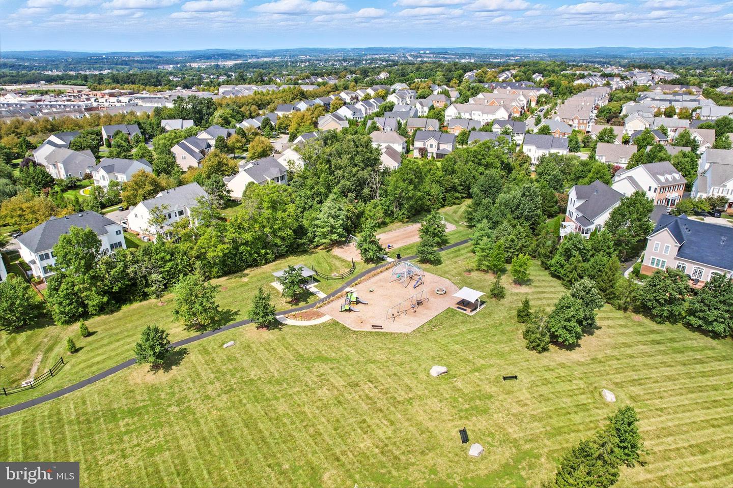 43843 KITTIWAKE DR, LEESBURG, Virginia 20176, 5 Bedrooms Bedrooms, 7 Rooms Rooms,4 BathroomsBathrooms,Residential,For sale,43843 KITTIWAKE DR,VALO2105434 MLS # VALO2105434