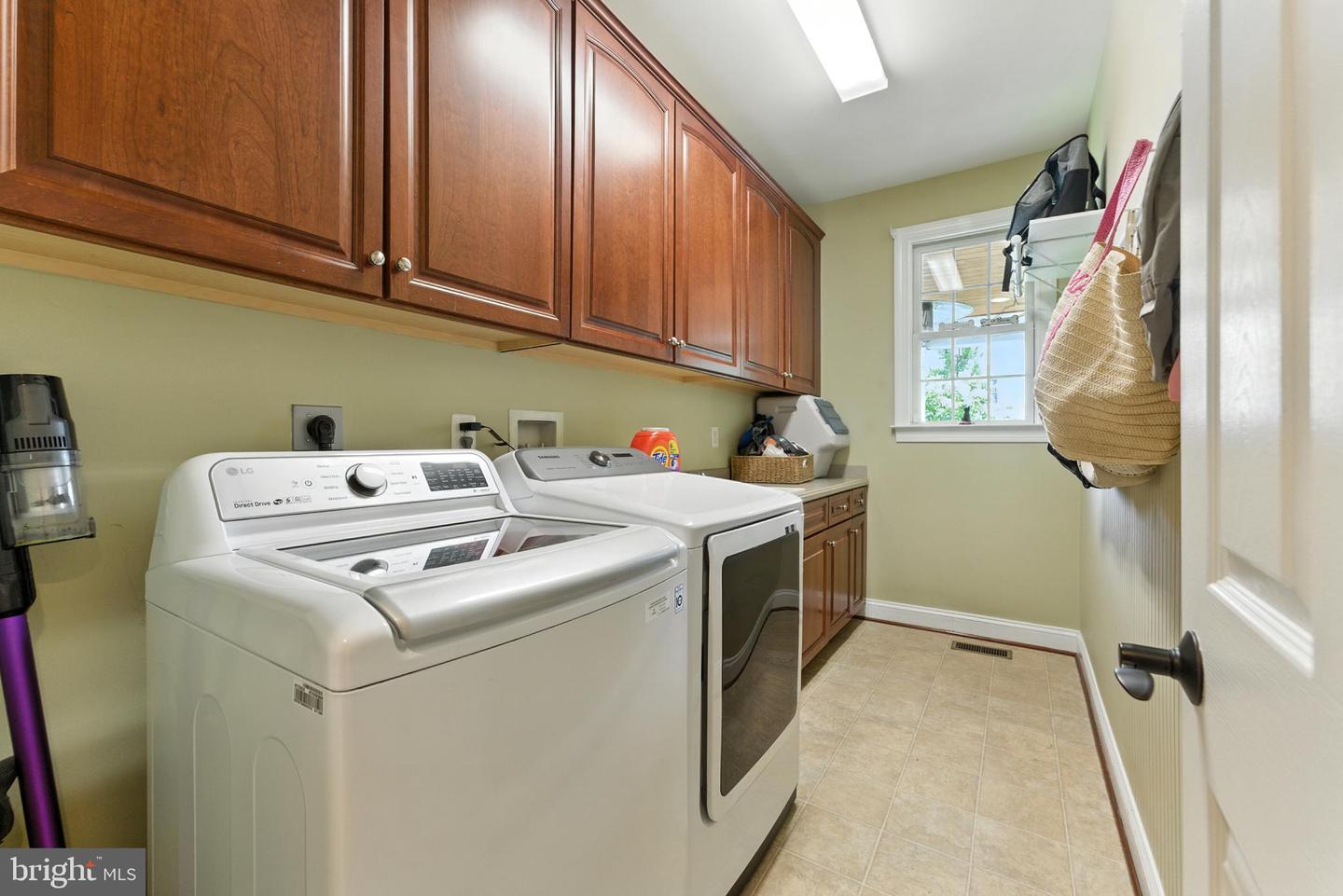 43843 KITTIWAKE DR, LEESBURG, Virginia 20176, 5 Bedrooms Bedrooms, 7 Rooms Rooms,4 BathroomsBathrooms,Residential,For sale,43843 KITTIWAKE DR,VALO2105434 MLS # VALO2105434