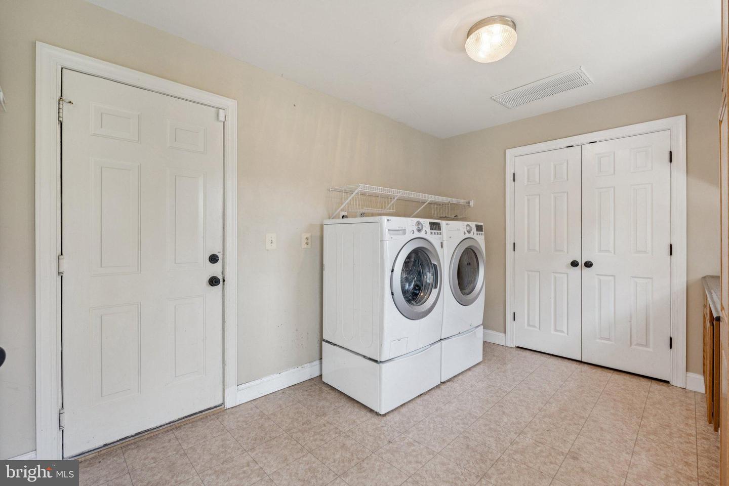 43949 BRUCETON MILLS CIR, ASHBURN, Virginia 20147, 4 Bedrooms Bedrooms, 16 Rooms Rooms,3 BathroomsBathrooms,Residential,For sale,43949 BRUCETON MILLS CIR,VALO2105446 MLS # VALO2105446