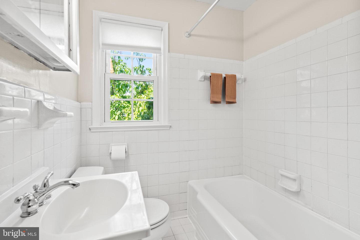 6507 10TH ST #B1, ALEXANDRIA, Virginia 22307, 2 Bedrooms Bedrooms, 8 Rooms Rooms,1 BathroomBathrooms,Residential,For sale,6507 10TH ST #B1,VAFX2263898 MLS # VAFX2263898