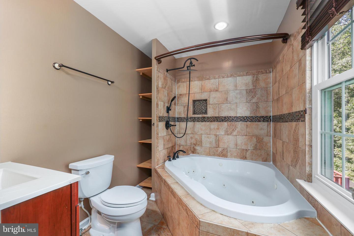 14814 BASINGSTOKE LOOP, CENTREVILLE, Virginia 20120, 3 Bedrooms Bedrooms, ,2 BathroomsBathrooms,Residential,For sale,14814 BASINGSTOKE LOOP,VAFX2264088 MLS # VAFX2264088